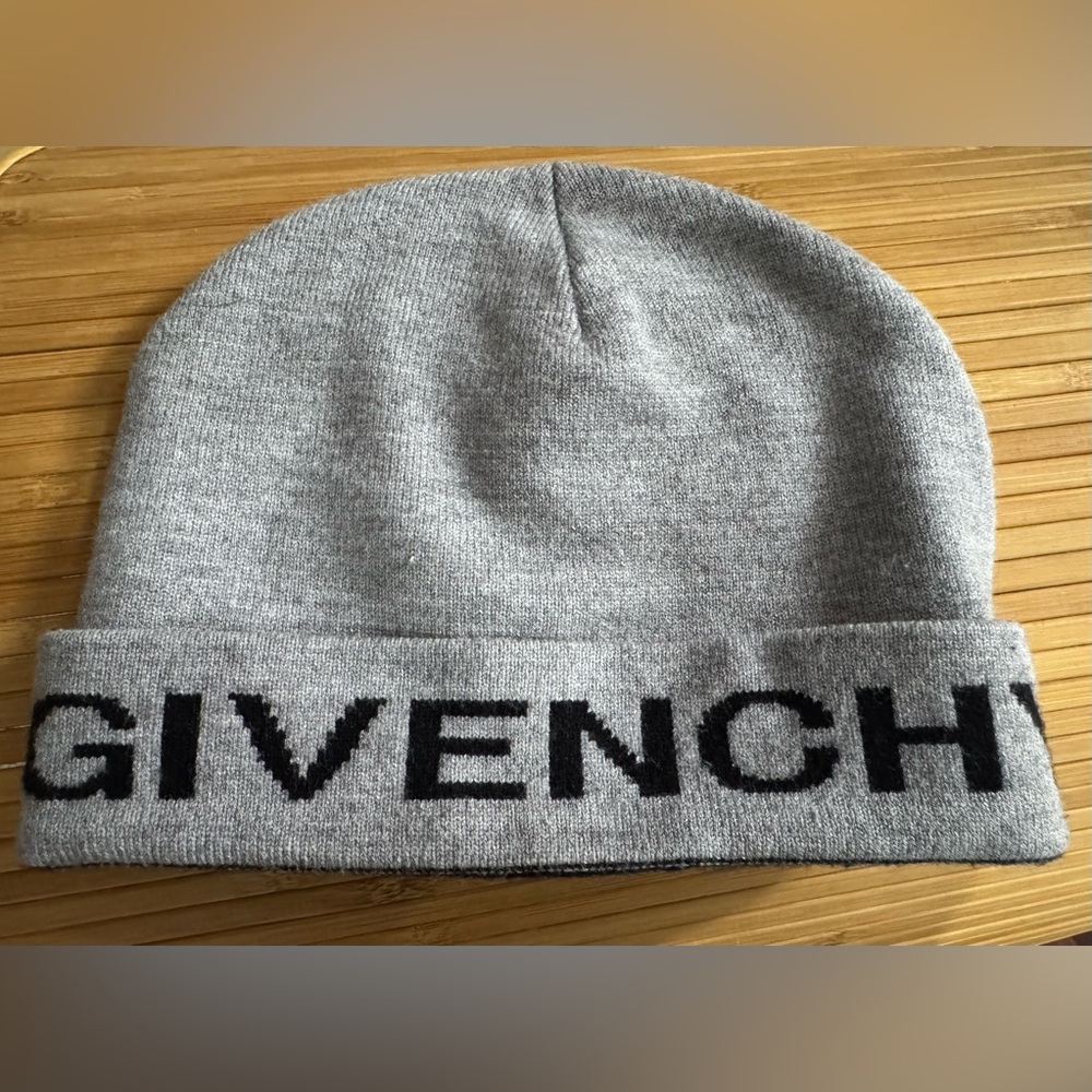Pre-owned GIVENCHY beanie